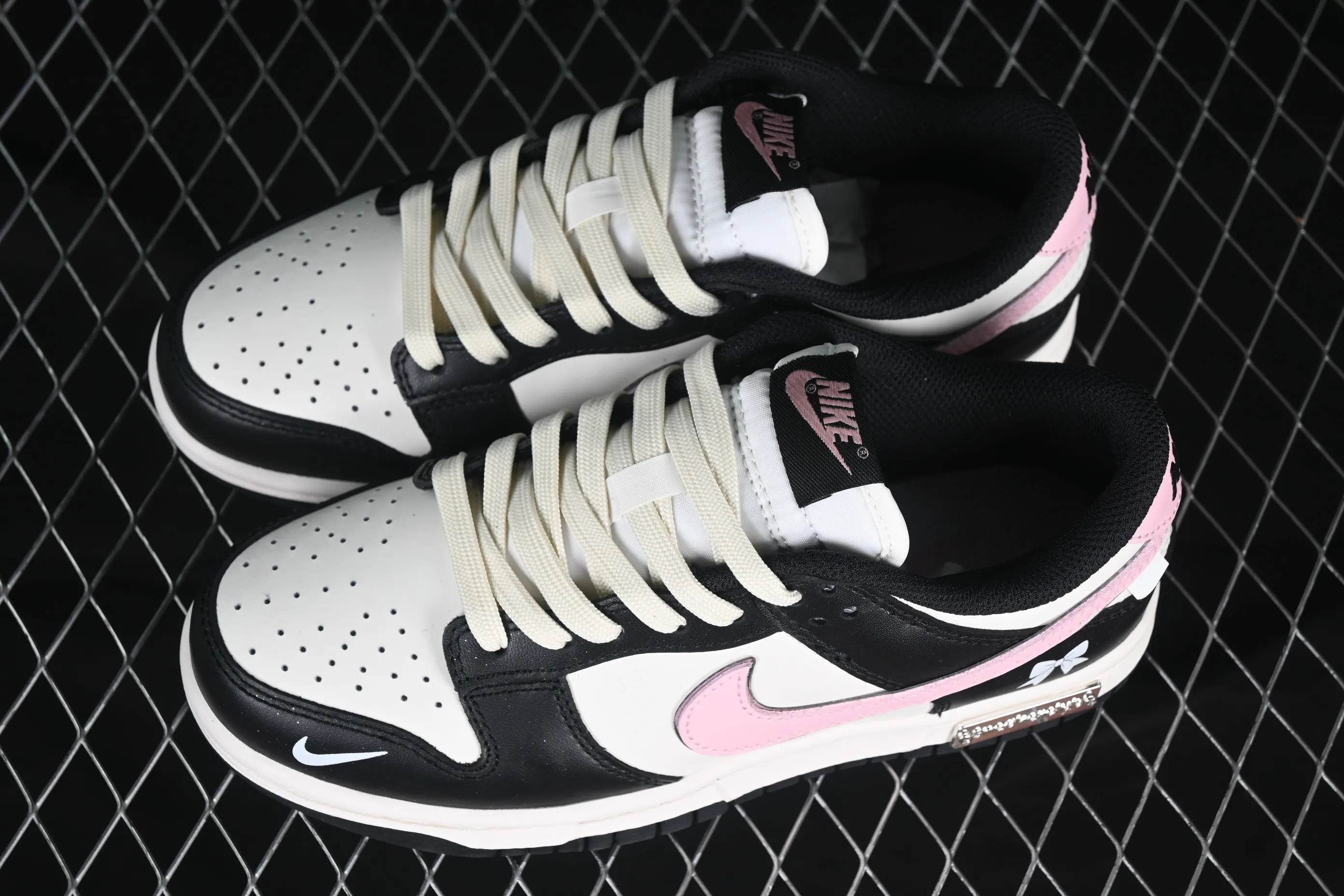 All categories Nk SB Dunk series Nk SB Dunk Low low-top sneakers Nk SB Dunk Low bow tie black and white pink low-top casual sneakers BP1220-009